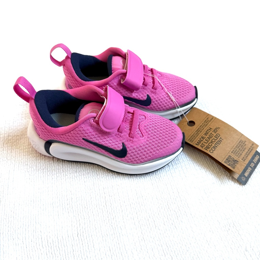 Nike Kids Sneakers in Pink and Navy